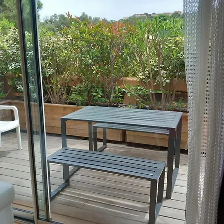 Cosy Cocoon With Balcony Close To The Sea פורטו-וישיו