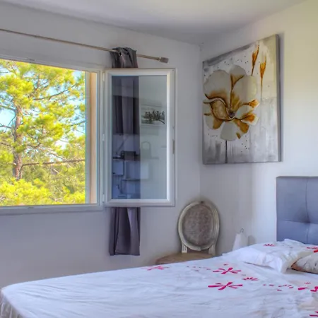 Апартаменти Cosy Cocoon With Balcony Close To The Sea