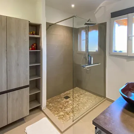 Апартаменти Cosy Cocoon With Balcony Close To The Sea *